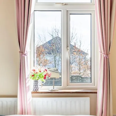 Lime Tree Foxford Ferienhaus *